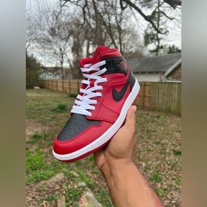 Jordan Retro 1 Mid “Reverse Bred”